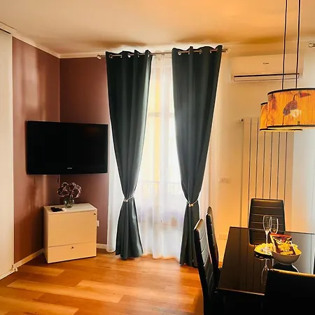 아파트 Elegant In The Historic Center 베르바니아