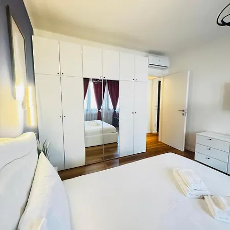 Elegant In The Historic Center Апартаменты Вербания