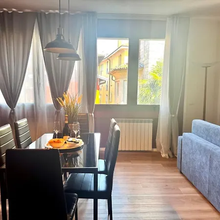 Elegant In The Historic Center Апартаменты Вербания