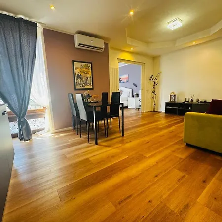 Elegant In The Historic Center Апартаменты Вербания
