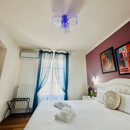 Апартаменты Elegant In The Historic Center Вербания